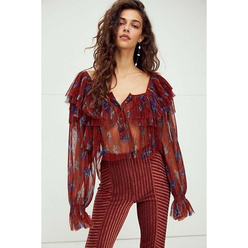 NEW FREE PEOPLE Sz M FRILLS AND THRILLS CRINKLY PRINTED RUFFLED TOP